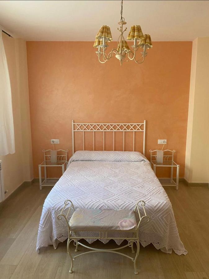 Hostal Sara Villafeliche Екстериор снимка