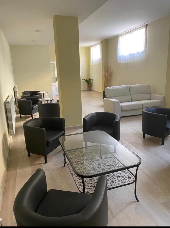 Hostal Sara Villafeliche Екстериор снимка